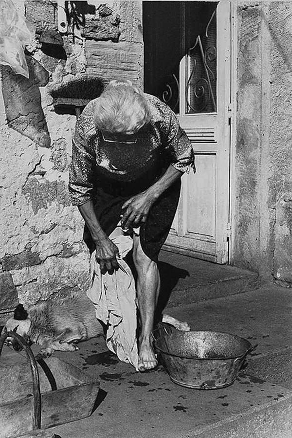  Avant la messe, France, 1979 